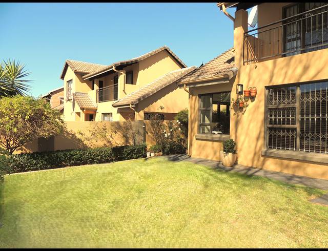 2 BEDROOM TOWNHOUSE FOR SALE IN AMOROSA
